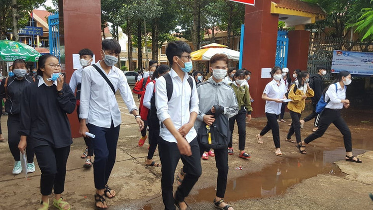 Đề Toán thi tốt nghiệp THPT: Vừa sức thí sinh nhưng để điểm 10 không dễ - 2