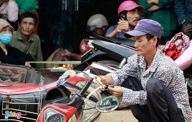 Xe tai lao vao cho anh 3