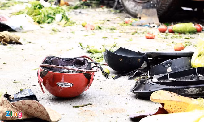 Xe tai lao vao cho anh 6