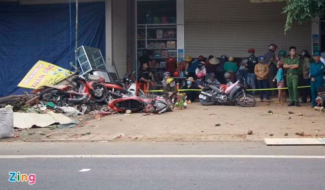 Xe tai lao vao cho anh 7