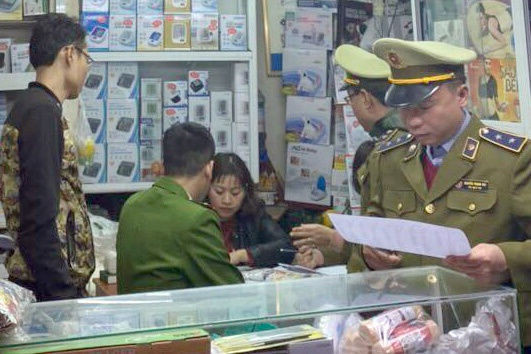 Niem phong hieu thuoc nang gia khau trang gap 10 lan o Ha Noi hinh anh 1 ban_1.jpg