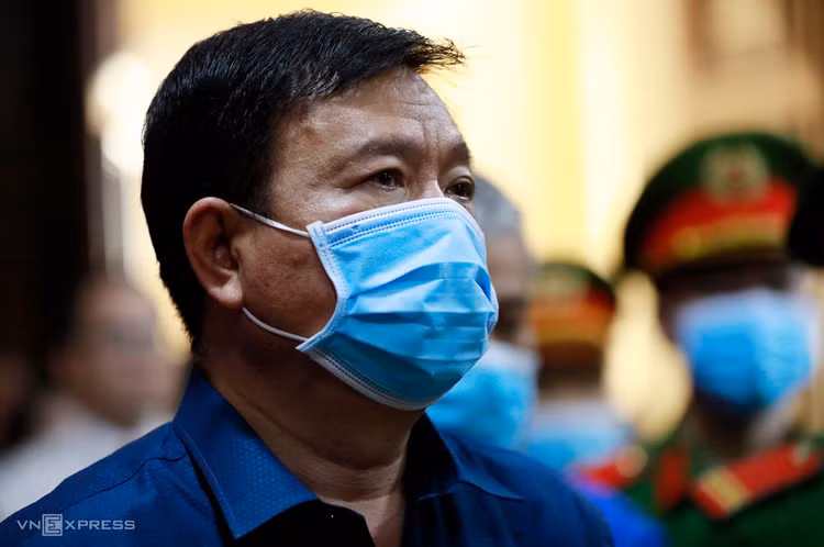 Ông Đinh La Thăng nghe luận tội sáng nay. Ảnh: Hữu Khoa.