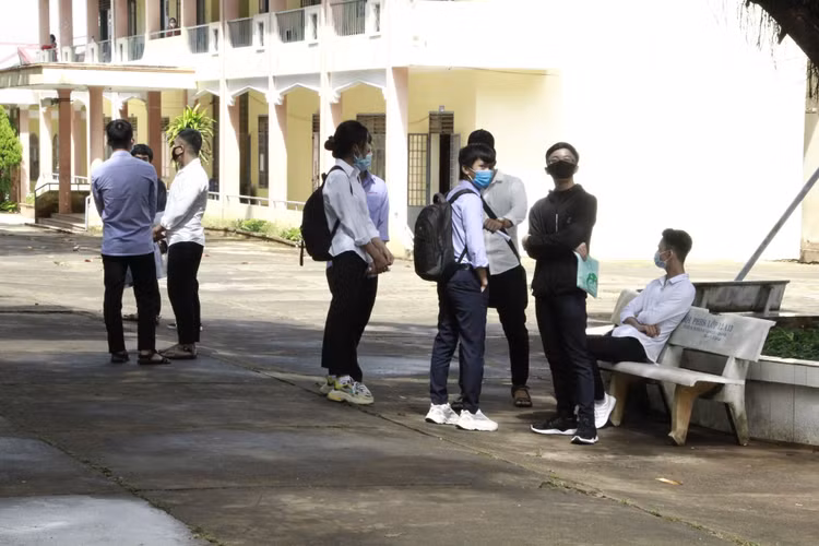 “Niềm tin cho ta sức mạnh” vào đề Ngữ văn, thí sinh phấn khởi sau môn đầu - 6