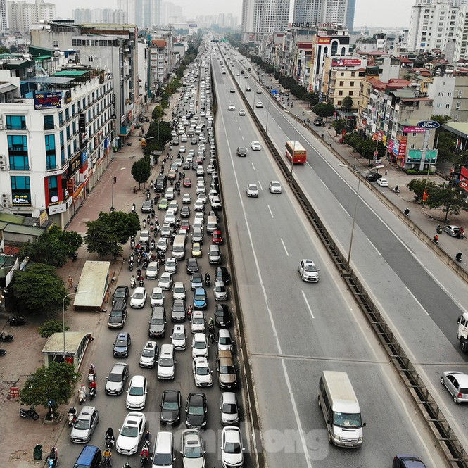 Người dân ùn ùn quay lại Thủ đô sau một tuần nghỉ Tết - ảnh 17