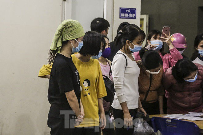 Lấy 3 tòa nhà làm khu cách ly, sinh viên ở Mỹ Đình di dời trong đêm - ảnh 6