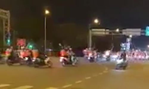 Trăm thanh niên cầm hung khí tấn công quán nhậu