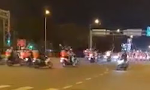 Trăm thanh niên cầm hung khí tấn công quán nhậu