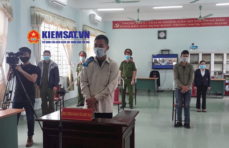 Không đeo khẩu trang, đánh cán bộ kiểm dịch: Phạt 9 tháng tù ảnh 1 Không đeo khẩu trang, đánh cán bộ kiểm dịch: Phạt 9 tháng tù - ảnh 1