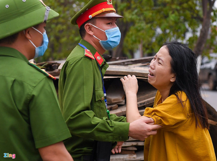 Dua thi the nan nhan vu sat lo ve TP Dong Ha anh 4