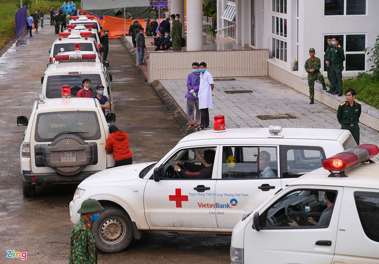 Dua thi the nan nhan vu sat lo ve TP Dong Ha anh 1