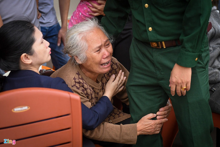 Dua thi the nan nhan vu sat lo ve TP Dong Ha anh 6