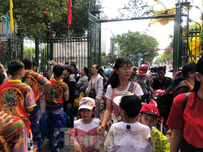 Trung tâm mua sắm, khu vui chơi Sài Gòn quá tải ngày cuối nghỉ Tết Nguyên đán - ảnh 5