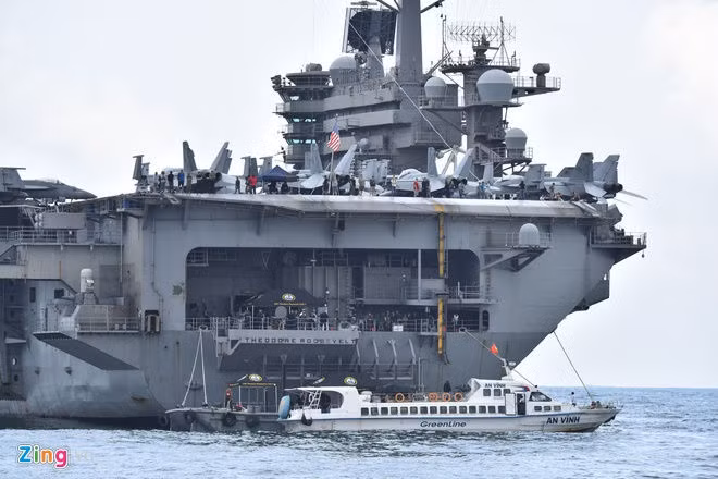 CNN: 25 thuy thu duong tinh tren tau san bay My tung ghe Viet Nam hinh anh 1 tau_san_bay_my_25_zing.jpg