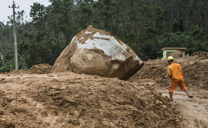 RÀO TRĂNG - người đi, mũ để lại - ảnh 1