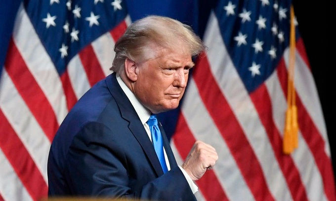 Tổng thống Mỹ Donald Trump phát biểu tại buổi khai mạc Hội nghị Quốc gia đảng Dân chủ ở Charlotte, Bắc Carolina tối 24/8. Ảnh: Reuters.