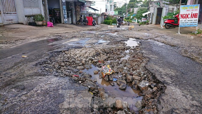Cược mạng sống trên những con đường dày đặc ‘ổ voi’ ảnh 6