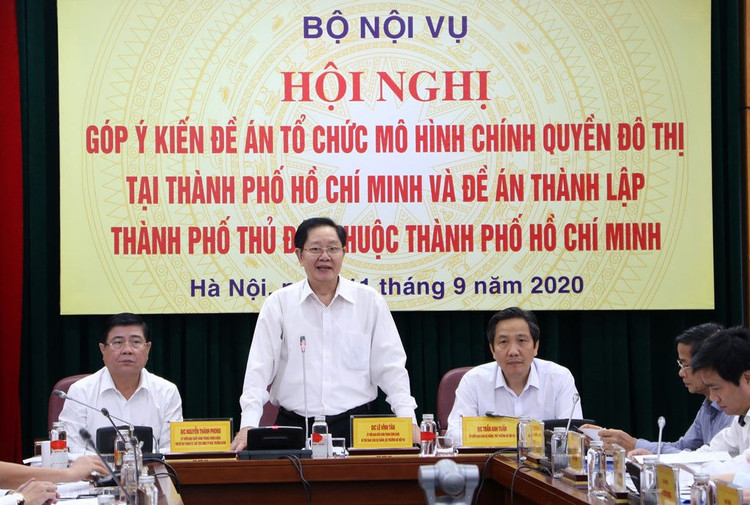 Bộ trưởng Bộ Nội vụ Lê Vĩnh Tân phát biểu tại Hội nghị.