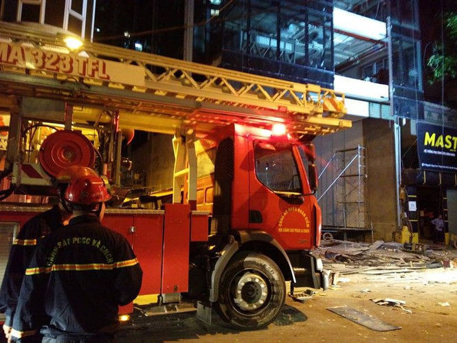 Sập giàn giáo ở Hà Nội, 3 người tử vong - ảnh 2