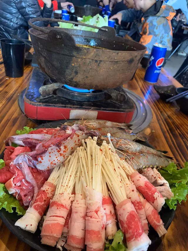 Bỏ 600.000 đồng cho 1 nồi lẩu ngày Tết, hết hồn khi thấy nồi cám lợn - 2