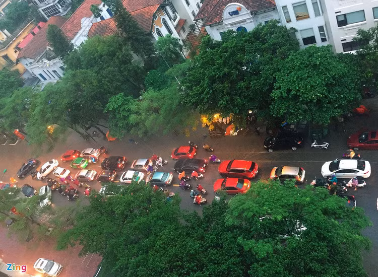 mua lon o Ha Noi gay ngap anh 2