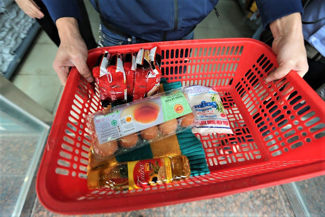 Doanh nhân giấu mặt và dự án siêu thị 0 đồng thời Covid-19: “Khi thấy quá đông người xếp hàng, một số nhân viên của tôi đã khóc - Ảnh 4.