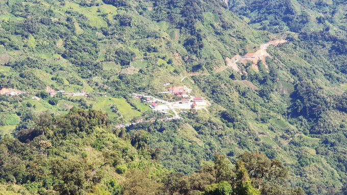 Tuyến đường được mở từ UBND xã Trà Linh lên nóc Măng Lùng nằm trên núi Ngọc Linh, Quảng Nam. Ảnh: Đắc Thành.