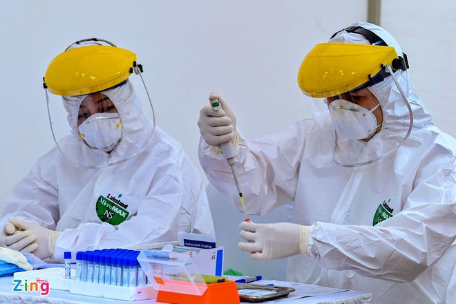 Giam doc CDC Ha Noi tung de xuat mua nhieu may moc truoc khi bi bat hinh anh 2 testnhanhcovid1_VL_zing_1.jpg