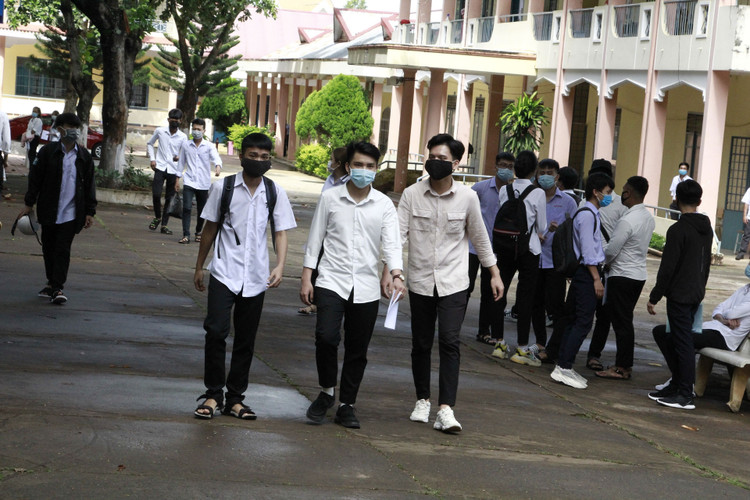 “Niềm tin cho ta sức mạnh” vào đề Ngữ văn, thí sinh phấn khởi sau môn đầu - 8