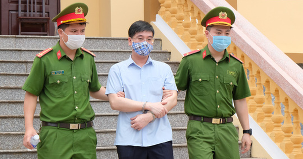 Cựu thượng tá công an đưa 500 triệu đồng nhờ nâng điểm cho 2 thí sinh - Ảnh 1.