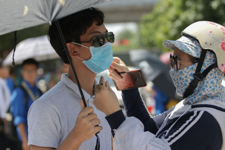 Những hình ảnh rung động lòng người trong kỳ thi vào lớp 10 ở Hà Nội - 10