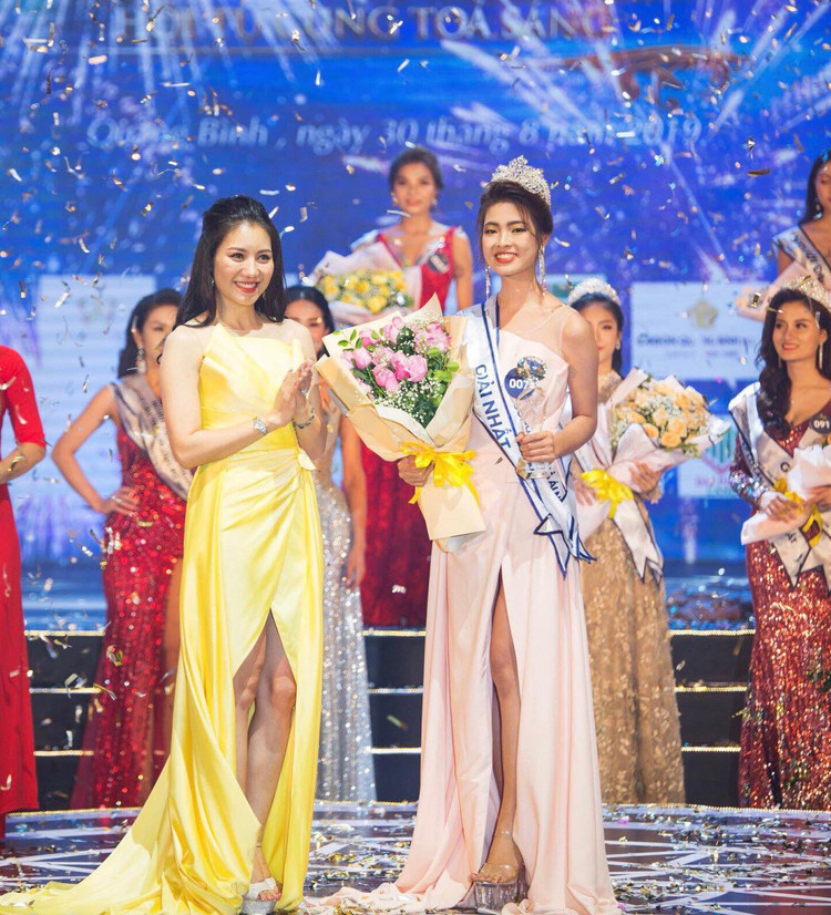 Người đẹp du lịch Quảng Bình bị tước danh hiệu - 1