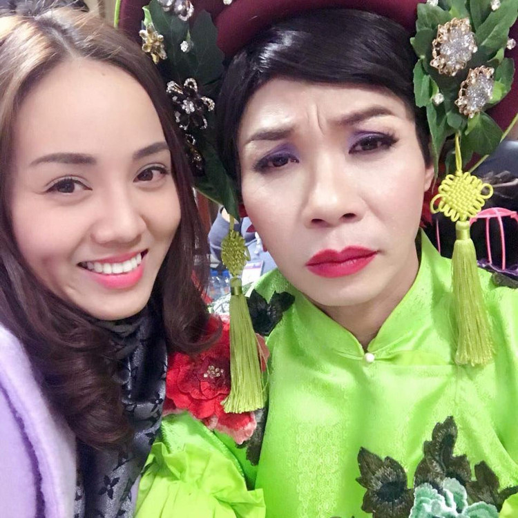 NSND Cong Ly cuoi vo anh 8