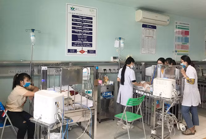 Trời chuyển lạnh, trẻ nhập viện tăng đột biến ảnh 2