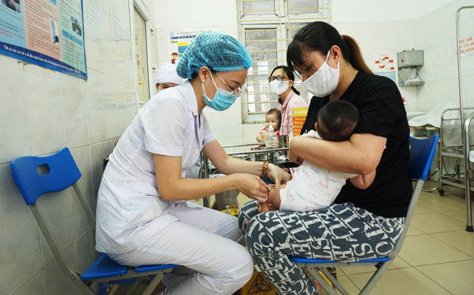 Trời chuyển lạnh, trẻ nhập viện tăng đột biến ảnh 3