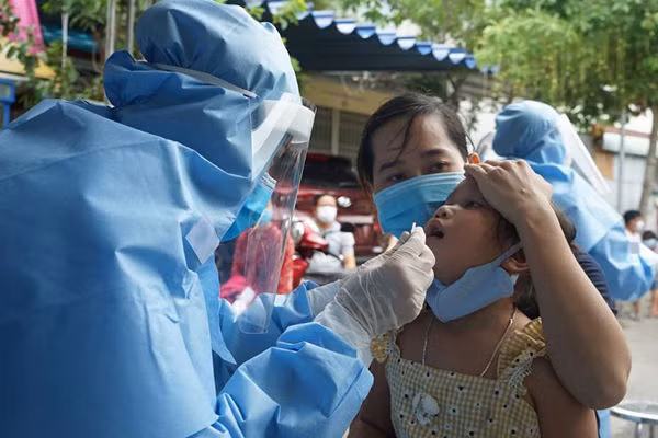 11 ca Covid nặng, Việt Nam tuyệt đối không chủ quan