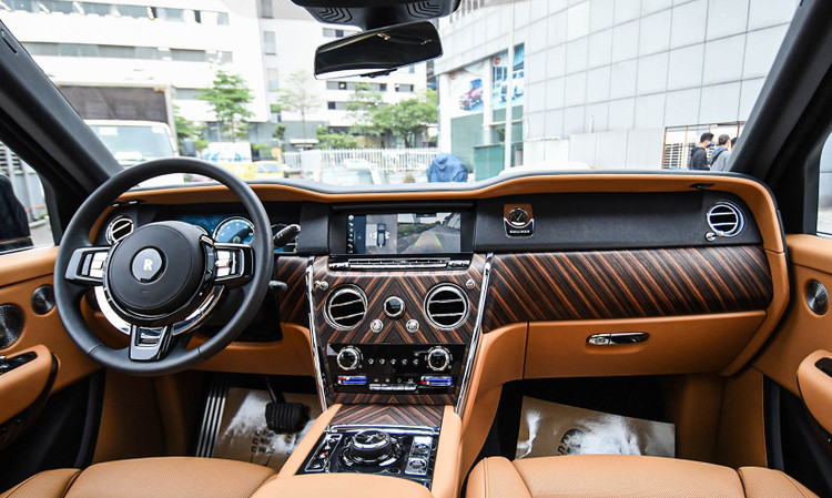 Chi tiet Rolls-Royce Cullinan phien ban 5 cho tai Viet Nam anh 10