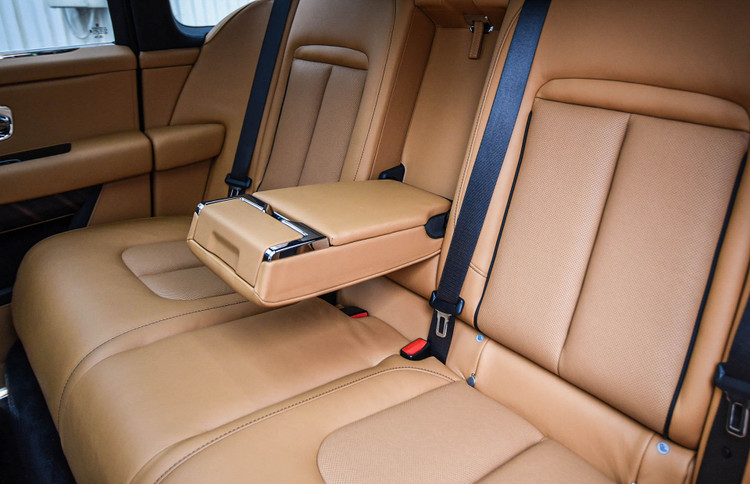 Chi tiet Rolls-Royce Cullinan phien ban 5 cho tai Viet Nam anh 18