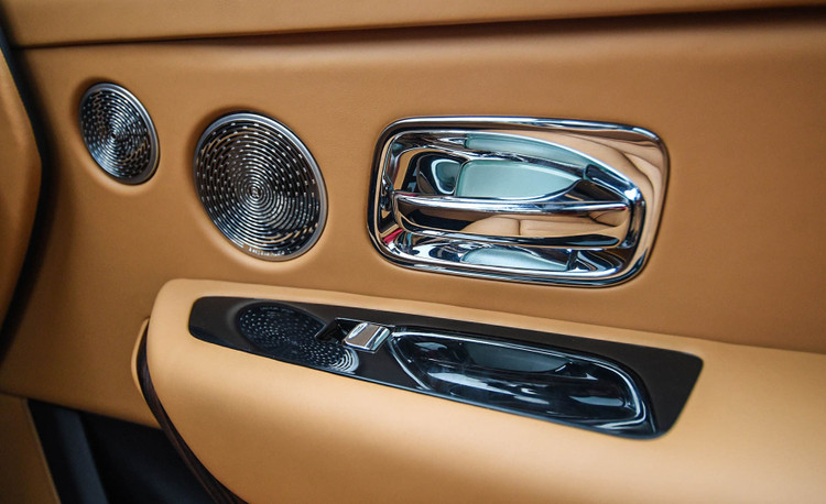 Chi tiet Rolls-Royce Cullinan phien ban 5 cho tai Viet Nam anh 23