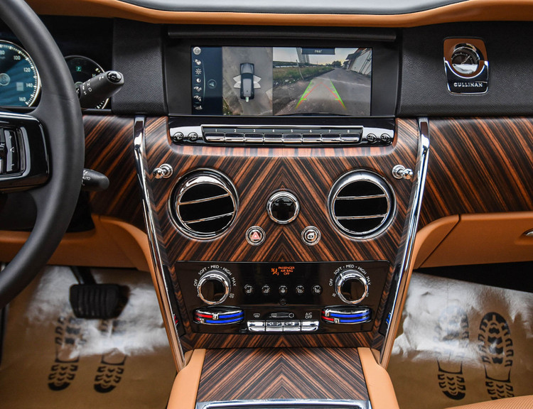 Chi tiet Rolls-Royce Cullinan phien ban 5 cho tai Viet Nam anh 13