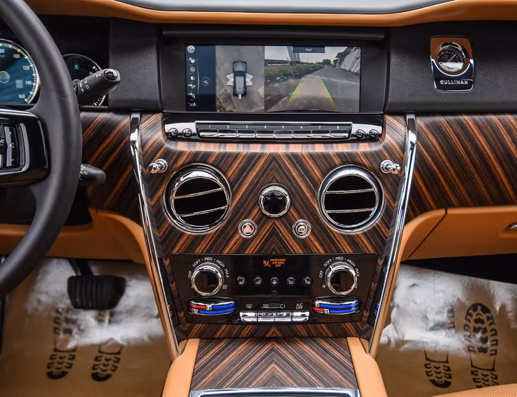 Chi tiet Rolls-Royce Cullinan phien ban 5 cho tai Viet Nam anh 13