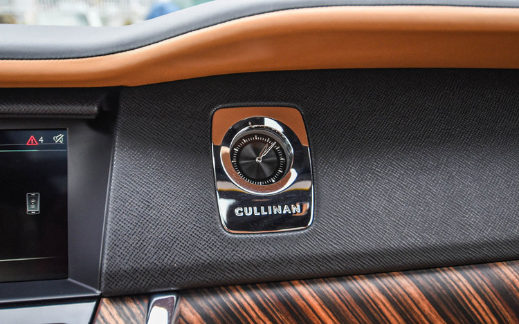 Chi tiet Rolls-Royce Cullinan phien ban 5 cho tai Viet Nam anh 22