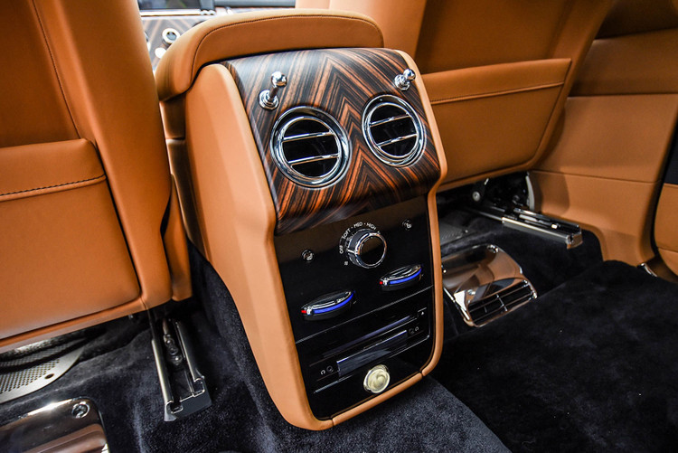 Chi tiet Rolls-Royce Cullinan phien ban 5 cho tai Viet Nam anh 19