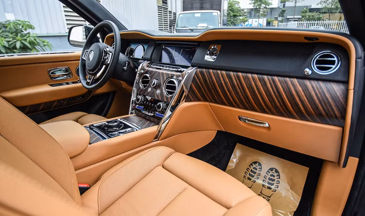 Chi tiet Rolls-Royce Cullinan phien ban 5 cho tai Viet Nam anh 11