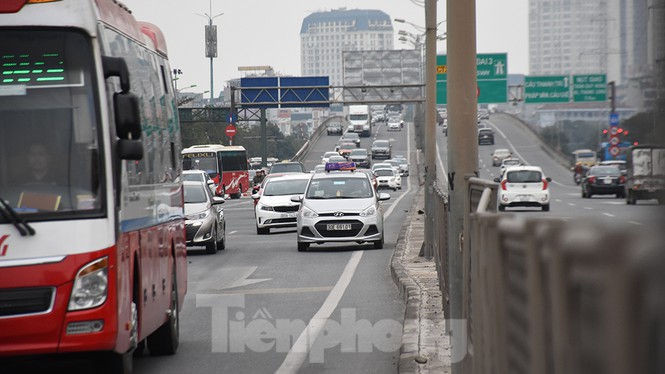 Người dân ùn ùn quay lại Thủ đô sau một tuần nghỉ Tết - ảnh 3