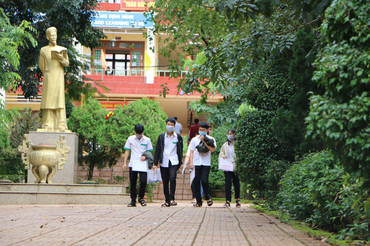 Bày tỏ về trân trọng cuộc sống, thí sinh khen đề Văn hay - 10