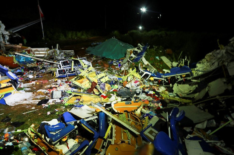 Hiện trường máy bay Ấn Độ gãy đôi khi hạ cánh ảnh 3