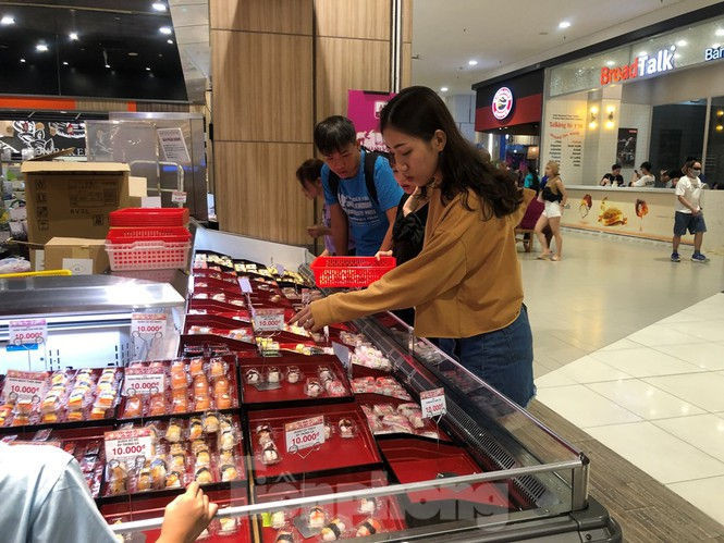 Trung tâm mua sắm, khu vui chơi Sài Gòn quá tải ngày cuối nghỉ Tết Nguyên đán - ảnh 20