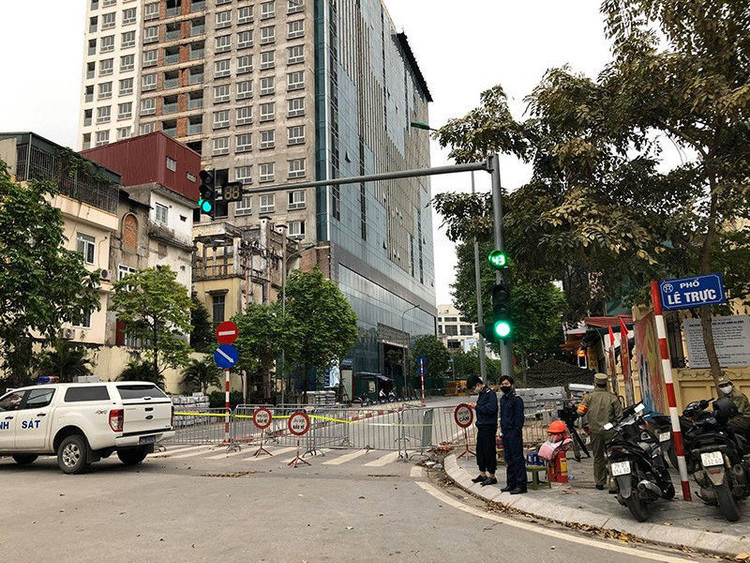 Quận Ba Đình ứng 17 tỉ phá dỡ tầng 18 nhà 8B Lê Trực - ảnh 1