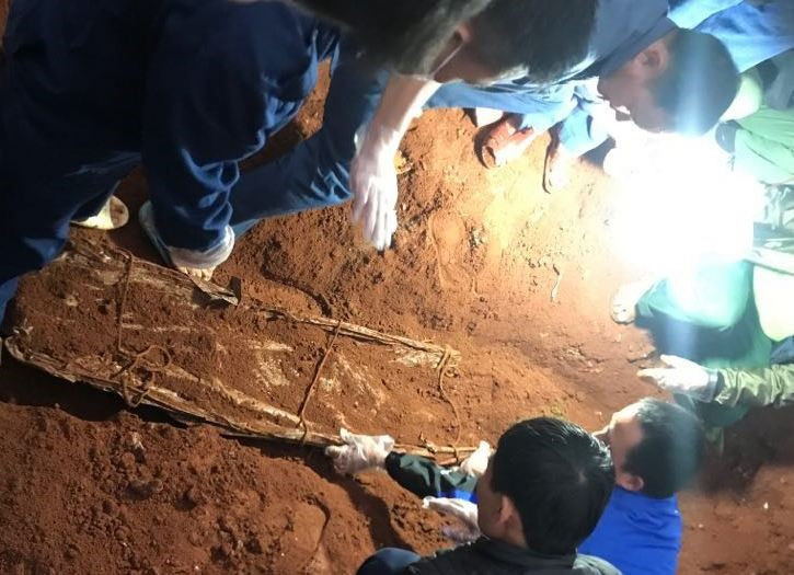 Đội quy tập hài cốt liệt sĩ Đoàn kinh tế quốc phòng 337 quy tập hài cốt liệt sĩ. Ảnh: H.Minh.