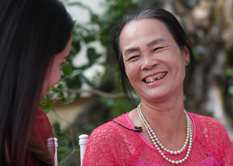 hoa hau Do Thi Ha cay lua anh 2